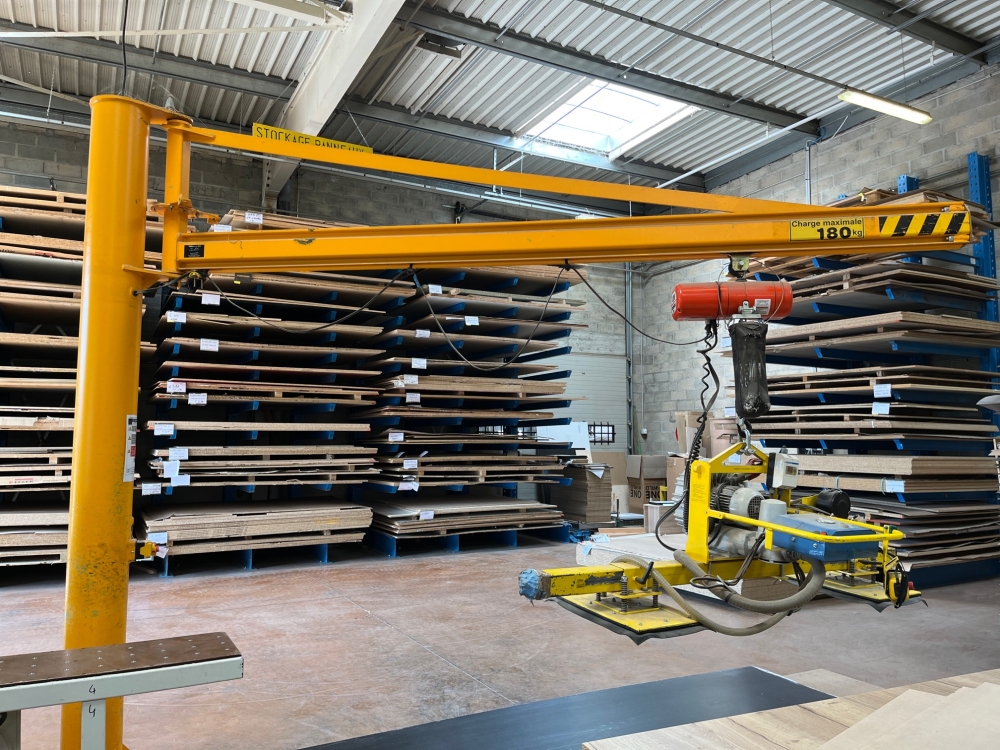 Vacuum handling and lifting arm - C3016