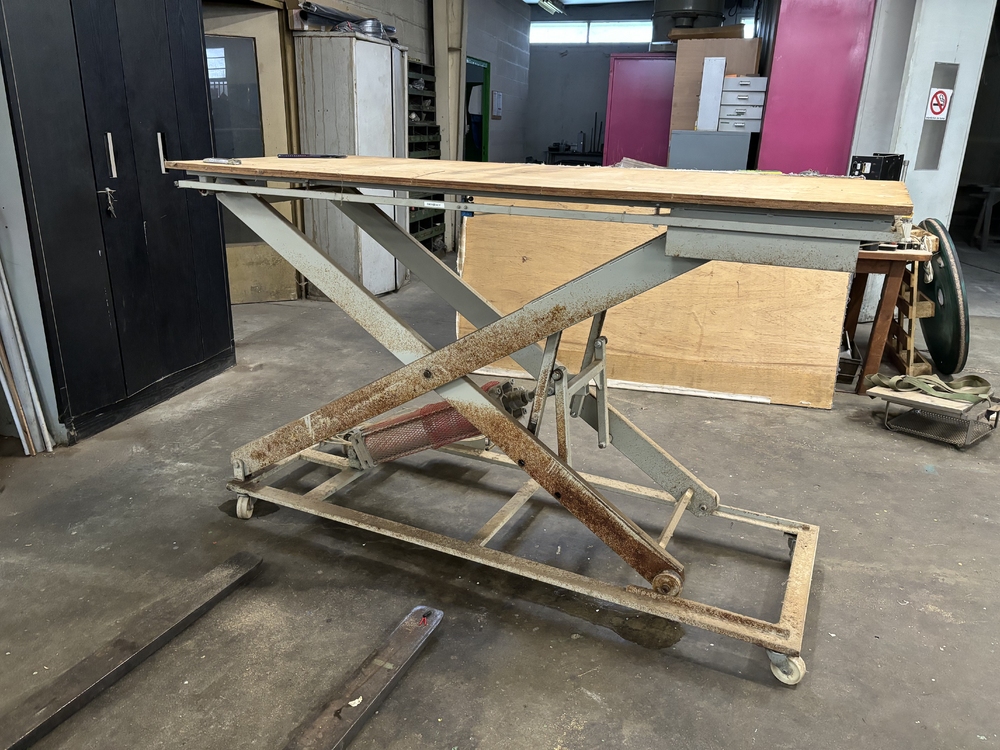 Pneumatic lift table - 9836