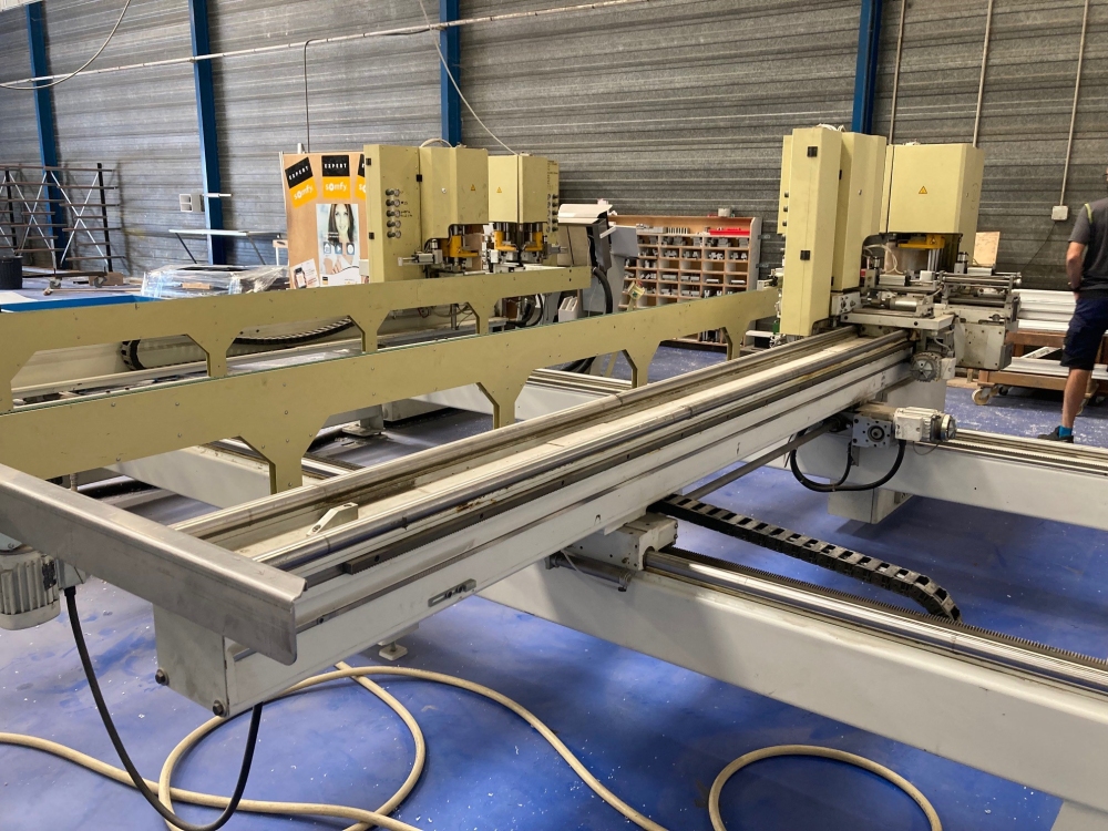 4 Heads horizontal welding machine CNC and automatic ... Image 6