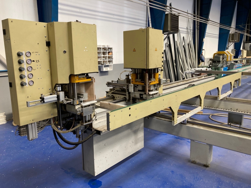 4 Heads horizontal welding machine CNC and automatic ... Image 5